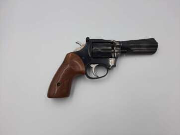 Rewolwer Smith&wesson HIGH STANDARD SENTINEL MK IV 22 MAG.