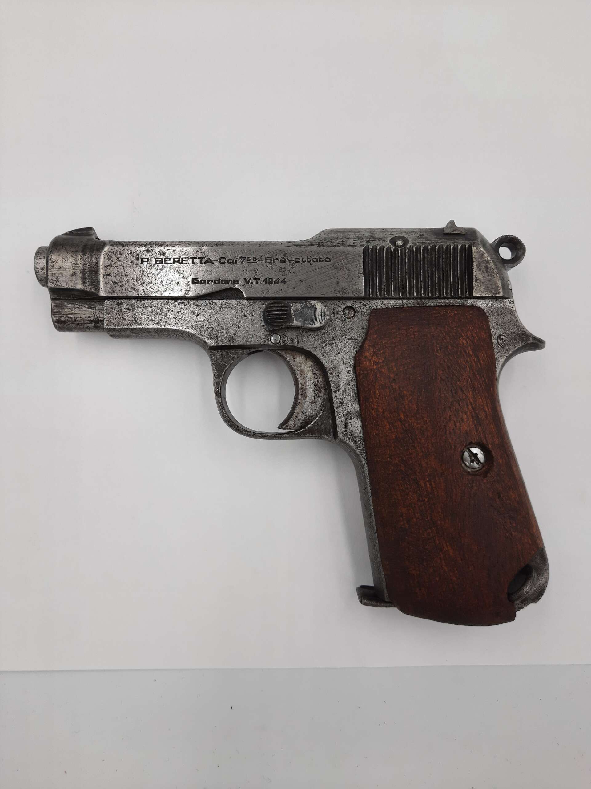 PISTOLET BERETTA MOD.1935 PRODUKCJA WŁOSKA ROK 1944 KAL. 7,65 (2) PISTOLET BERETTA MOD.1935 PRODUKCJA WŁOSKA ROK 1944 KAL. 7,65 (4)